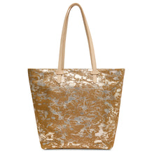 Consuela-Marlow Daily Tote