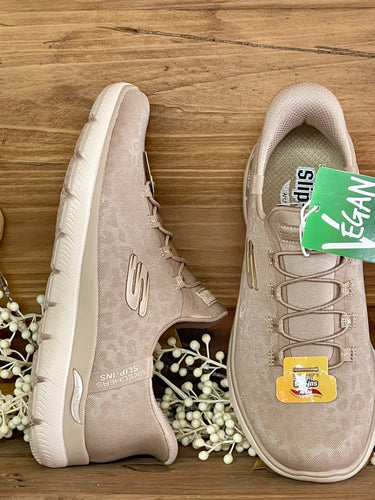 Skechers-Arch Fit Summits Luxe Leopard