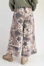 Easel-EB56858